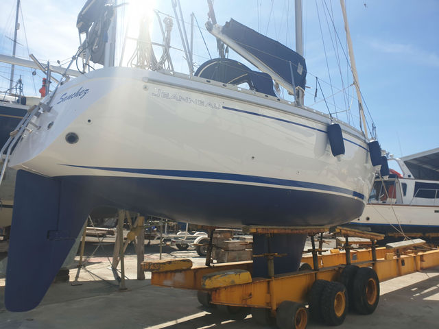 Jeanneau 32’ sailing boat fully renovated