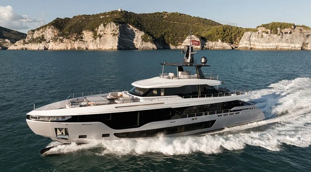 Azimut’s Newest 118-Foot Superyacht Just Won the Fort Lauderdale International Boat Show